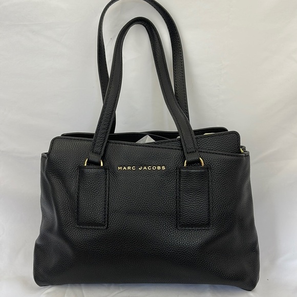Marc Jacobs Handbags - NWT Marc Jacobs NWT black five compartment handbag/shoulder bag